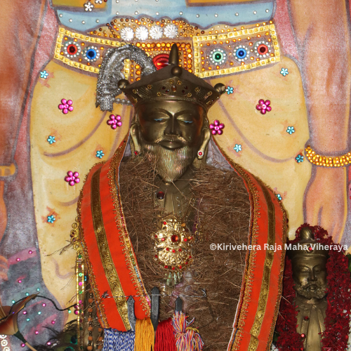 The Dedimunda Devalaya statue at Kirivehera
